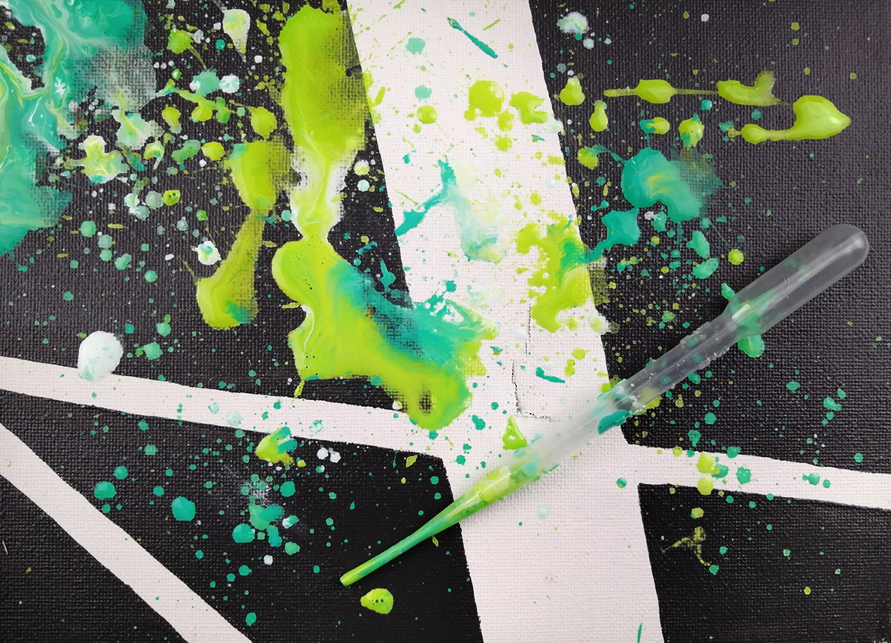 Painting splatter, éclaboussures de peinture, coulisses de peinture acrylique avec pipette