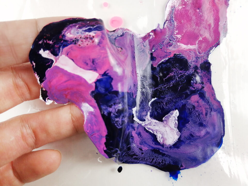peinture fluide et texture réalisée avec du pouring medium